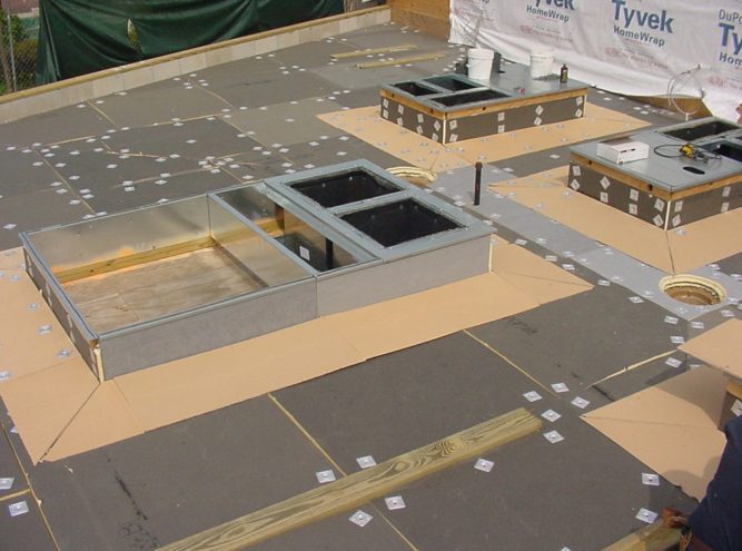 Flat rubber roof installation